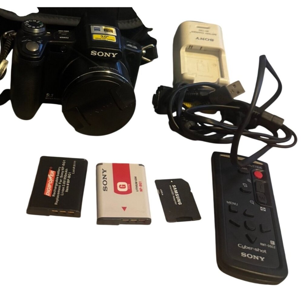 Sony DSC-H50  9.1 Mega Pixels Digital Camera Zeiss Lens 15x Optical Zoom TESTED